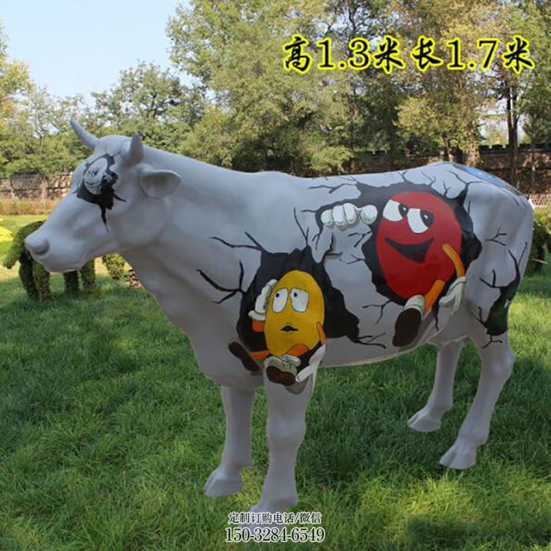 镜面彩绘牛雕塑 园林雕塑摆件订做 城市广场玻璃钢雕塑提供